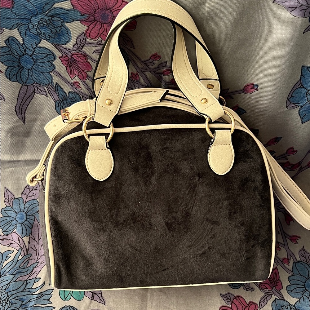 Juicy Couture Black and Cream Royal Satchel - Picture 2 of 6